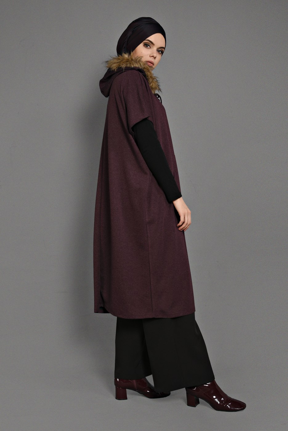 Tesettür giyim BORDO KAPÜŞONLU CEP DETAYLI PANÇO  35181