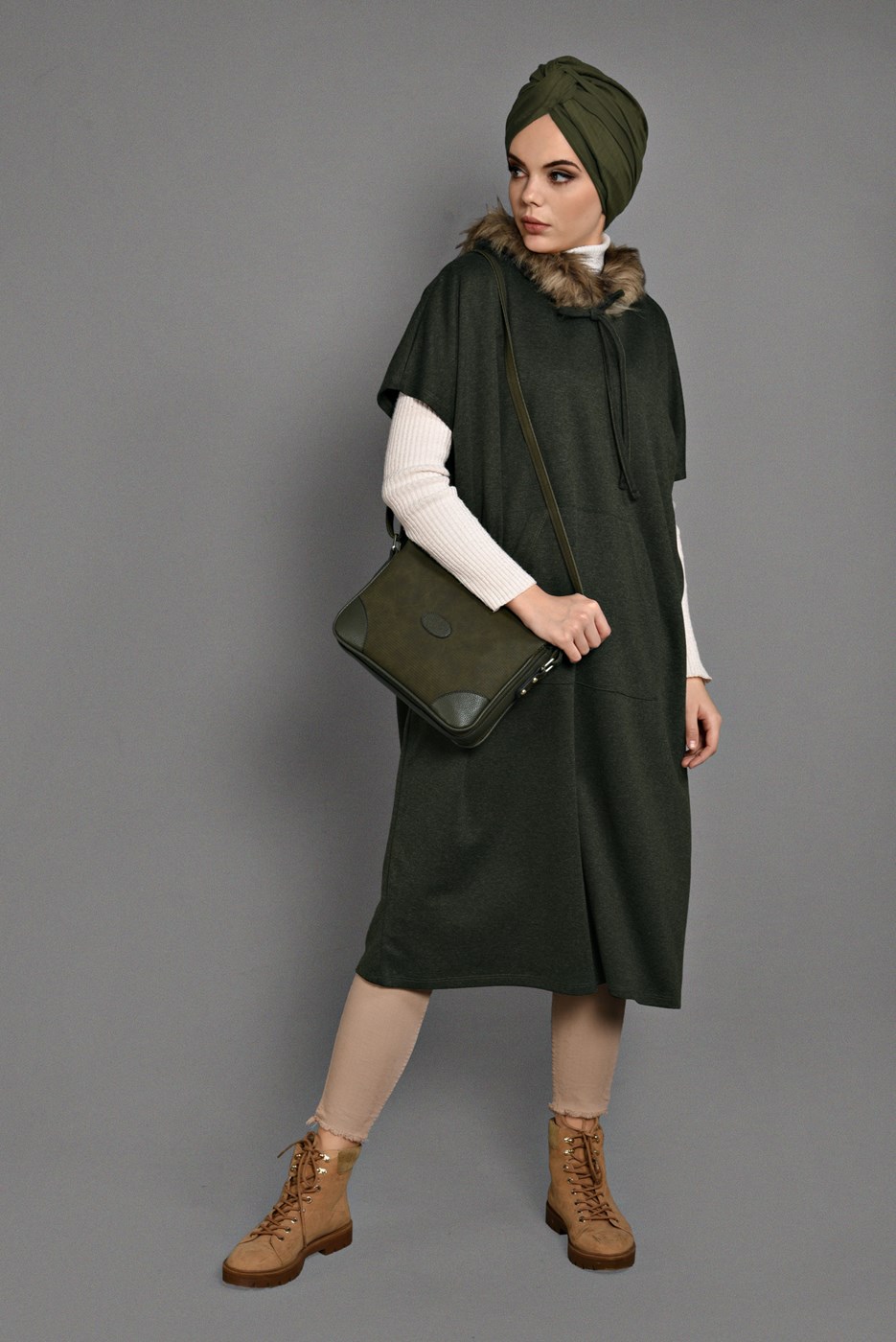 Tesettür giyim HAKİ KAPÜŞONLU CEP DETAYLI PANÇO  35181