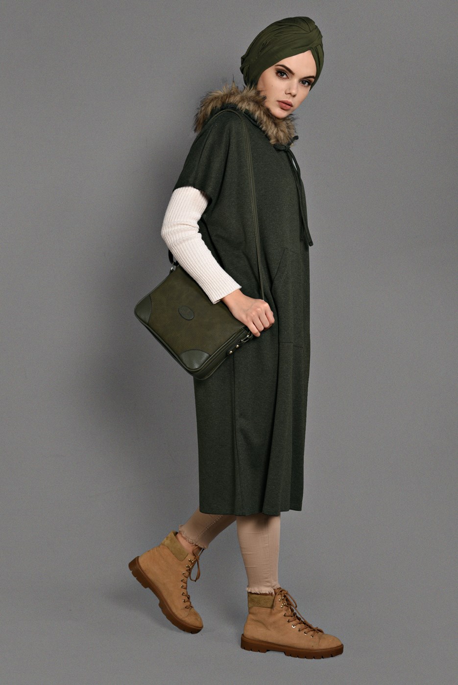 Tesettür giyim HAKİ KAPÜŞONLU CEP DETAYLI PANÇO  35181