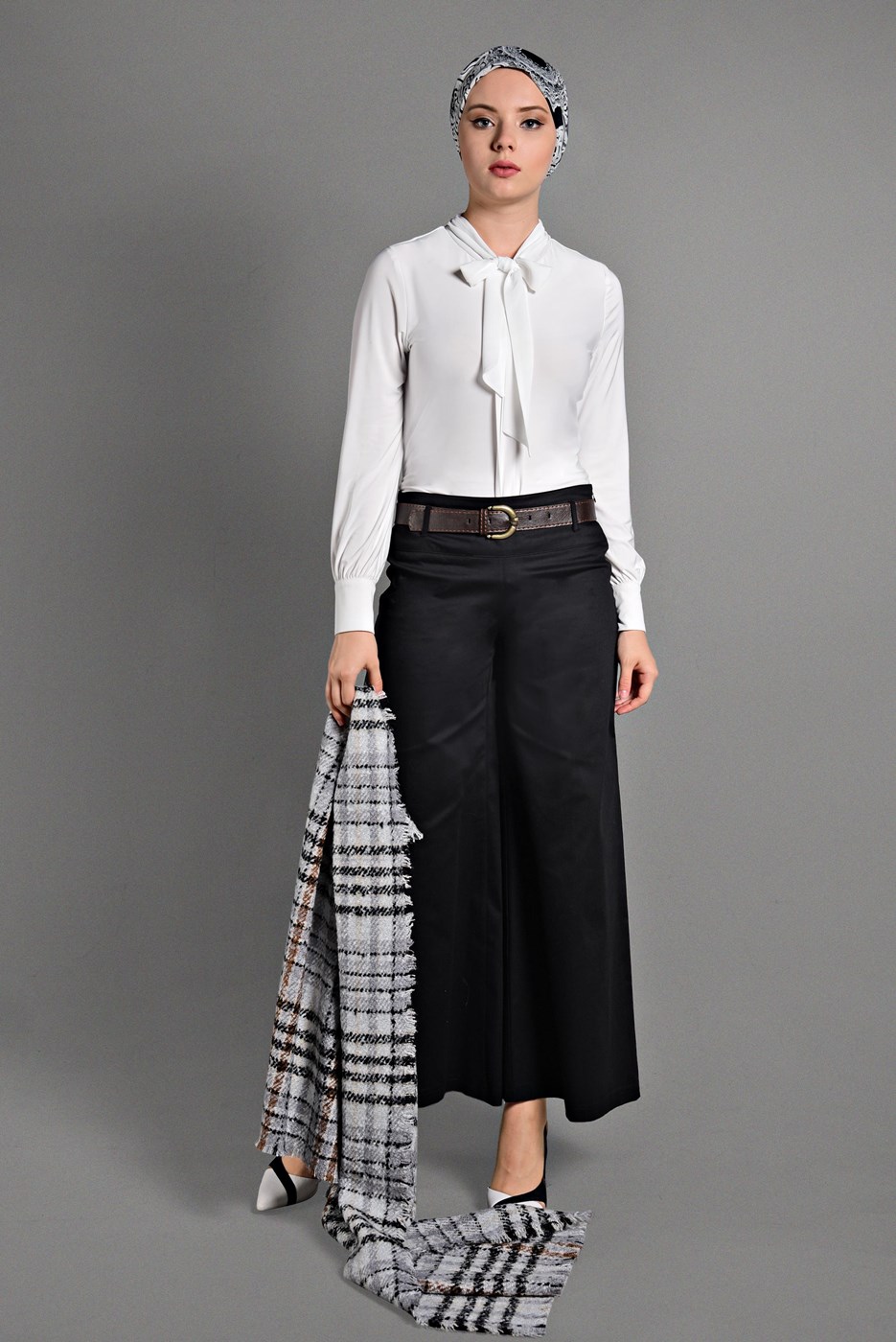 Tesettür giyim SİYAH BOL PAÇA KEMERLİ PANTOLON 4605 