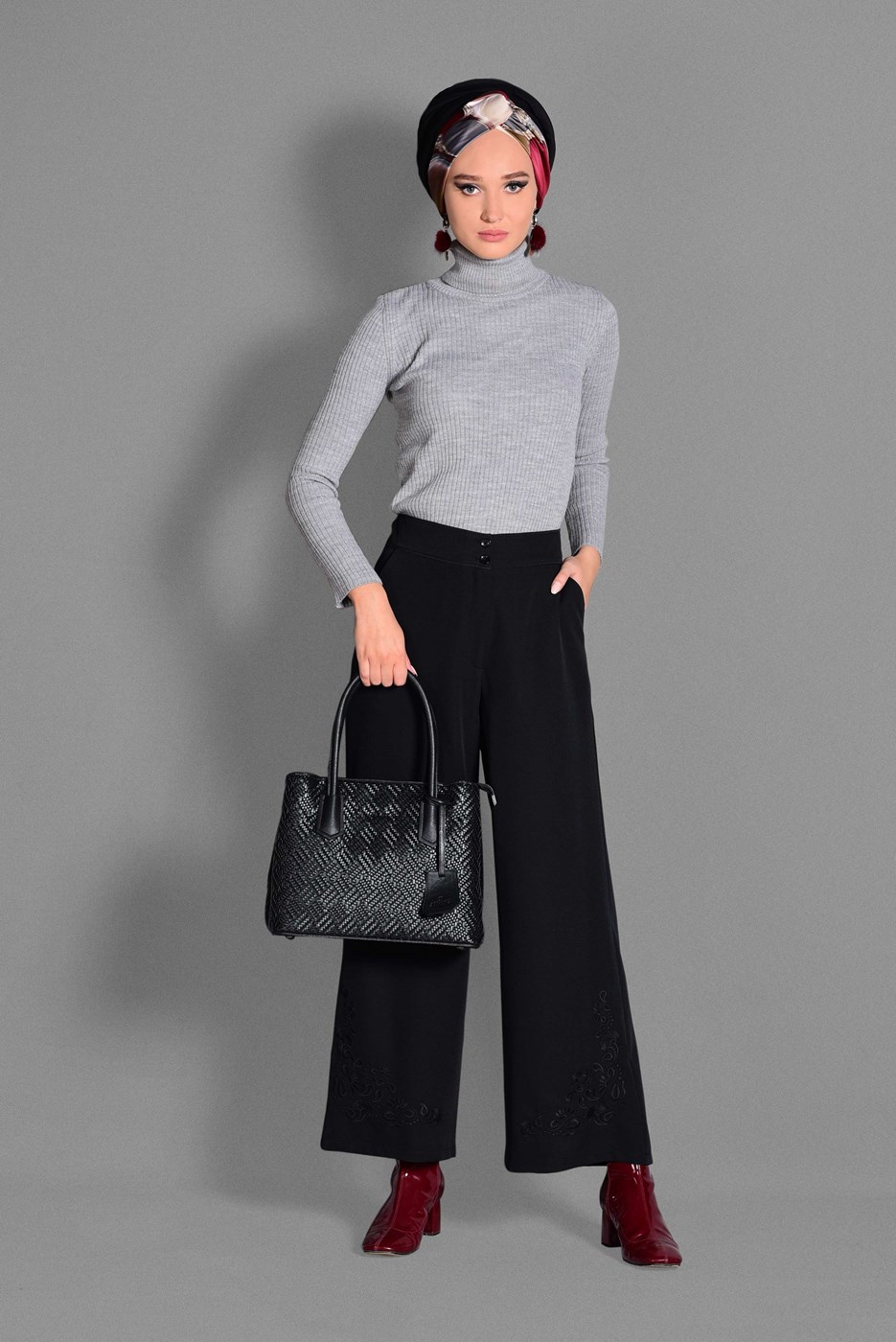 Tesettür giyim SİYAH BOL PAÇA NAKIŞ DETAYLI PANTOLON 7244 