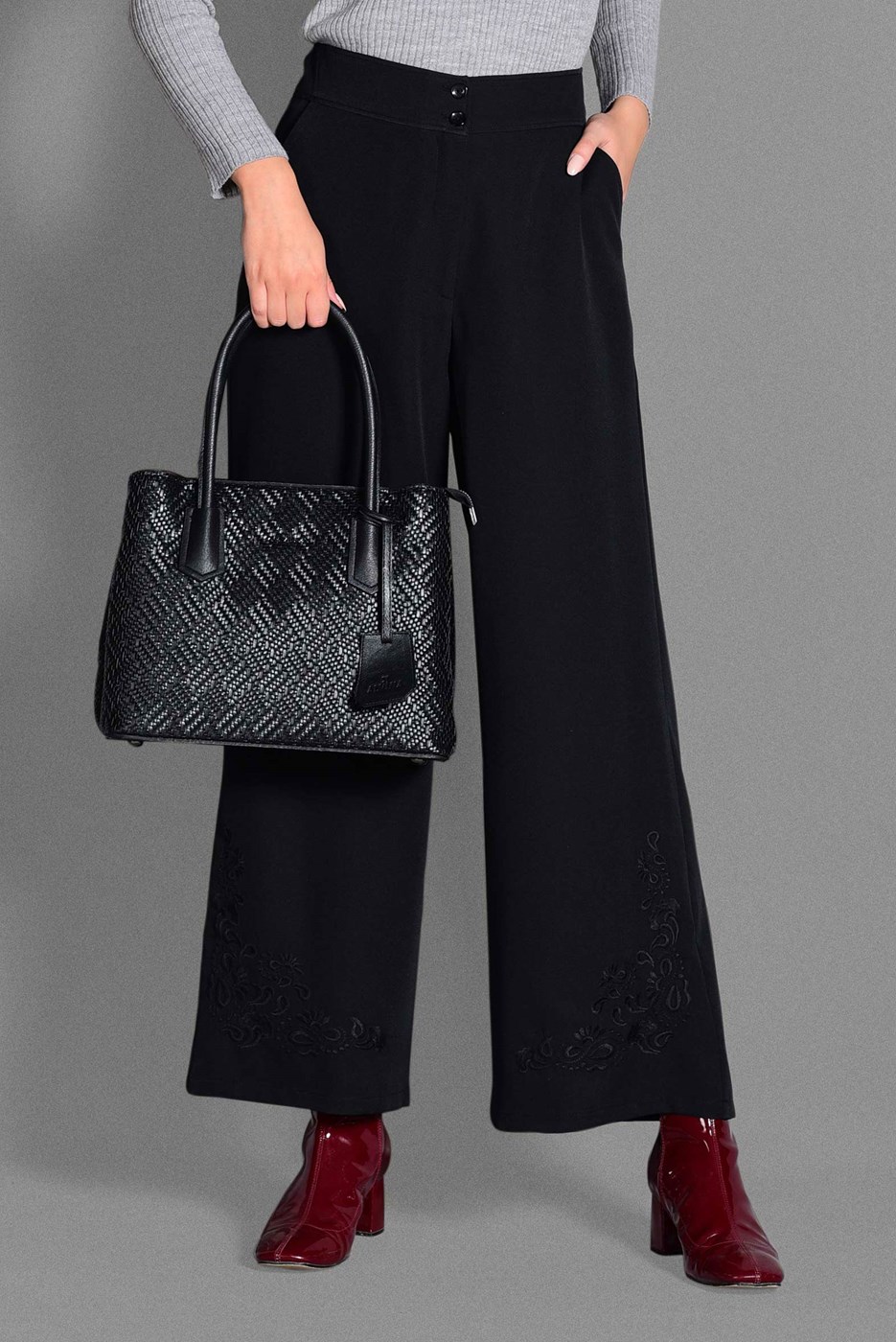 Tesettür giyim SİYAH BOL PAÇA NAKIŞ DETAYLI PANTOLON 7244 