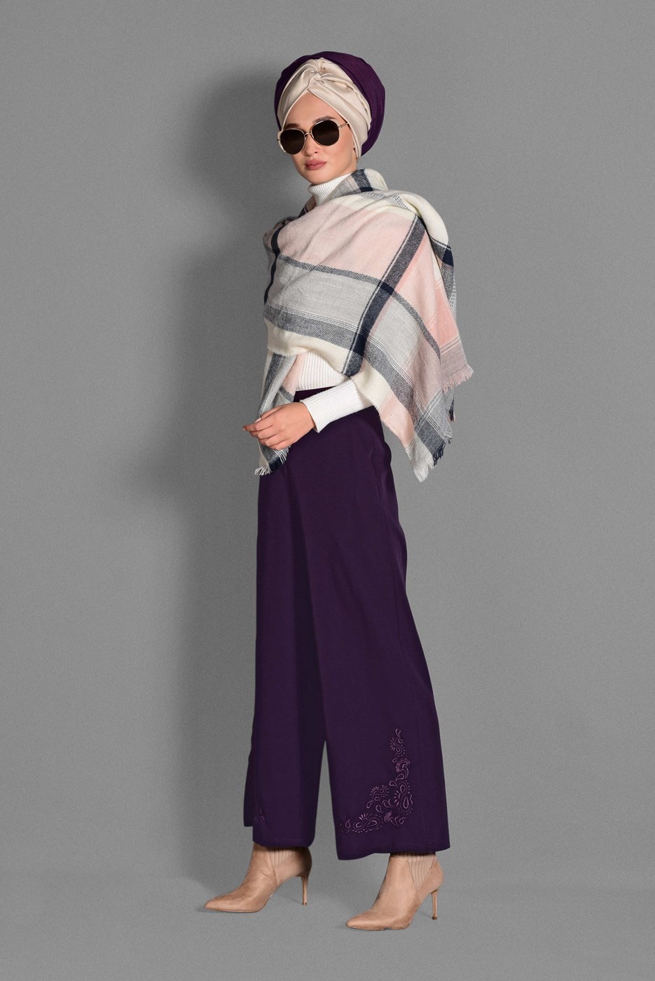 Tesettür giyim MOR BOL PAÇA NAKIŞ DETAYLI PANTOLON 7244 