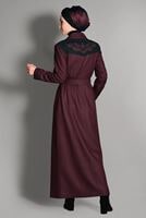 Tesettür giyim BORDO SIRTI NAKIŞ DETAYLI PARDESÜ 1153 