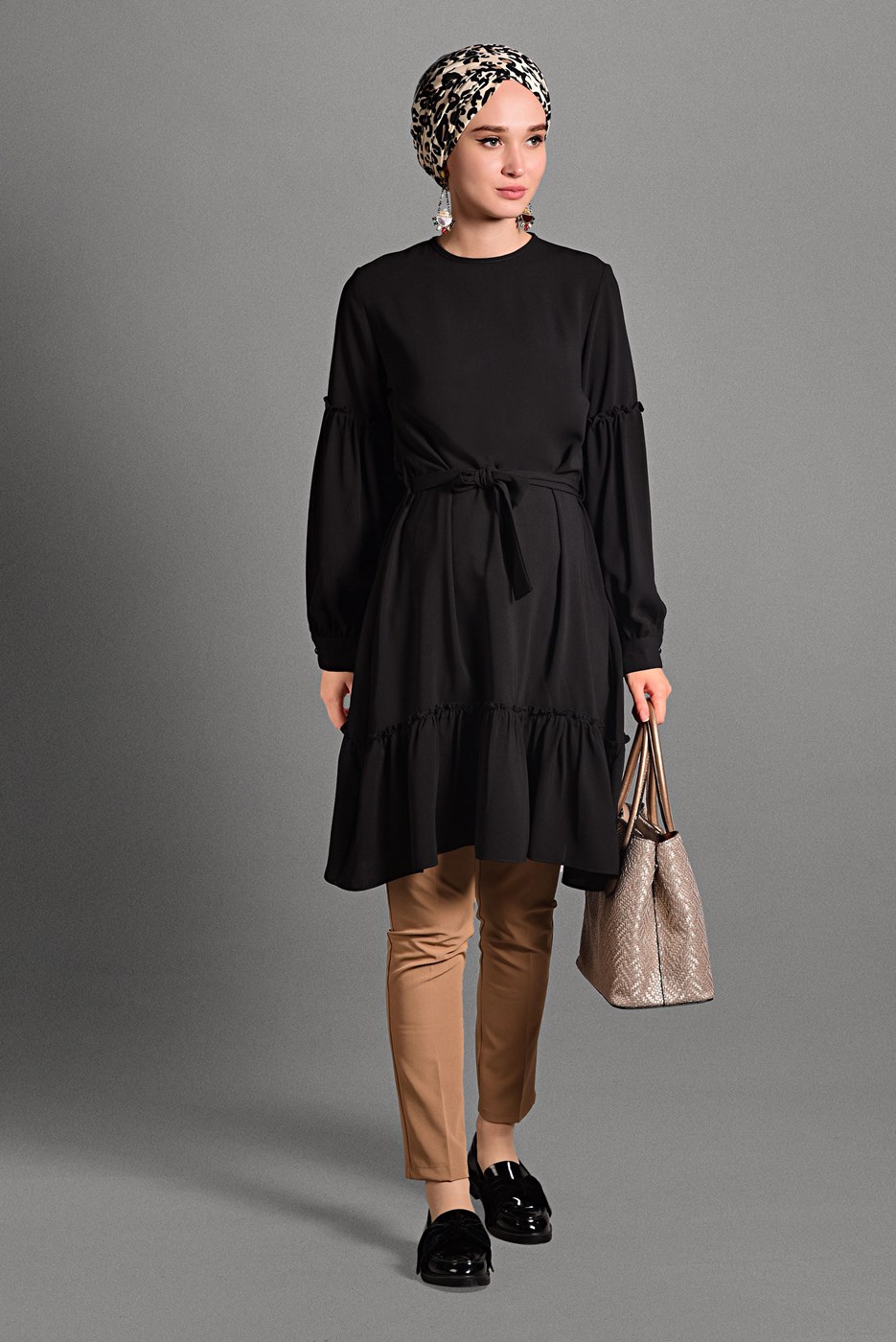Tesettür giyim SİYAH BELİ KUŞAKLI FIRFIRLI TUNİK 3461 