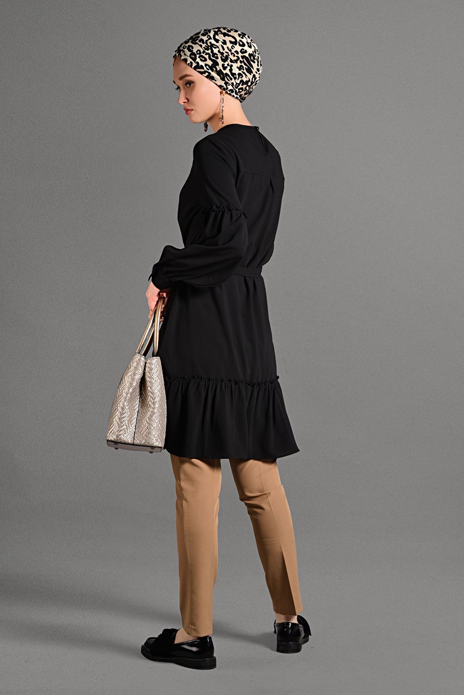 Tesettür giyim SİYAH BELİ KUŞAKLI FIRFIRLI TUNİK 3461 