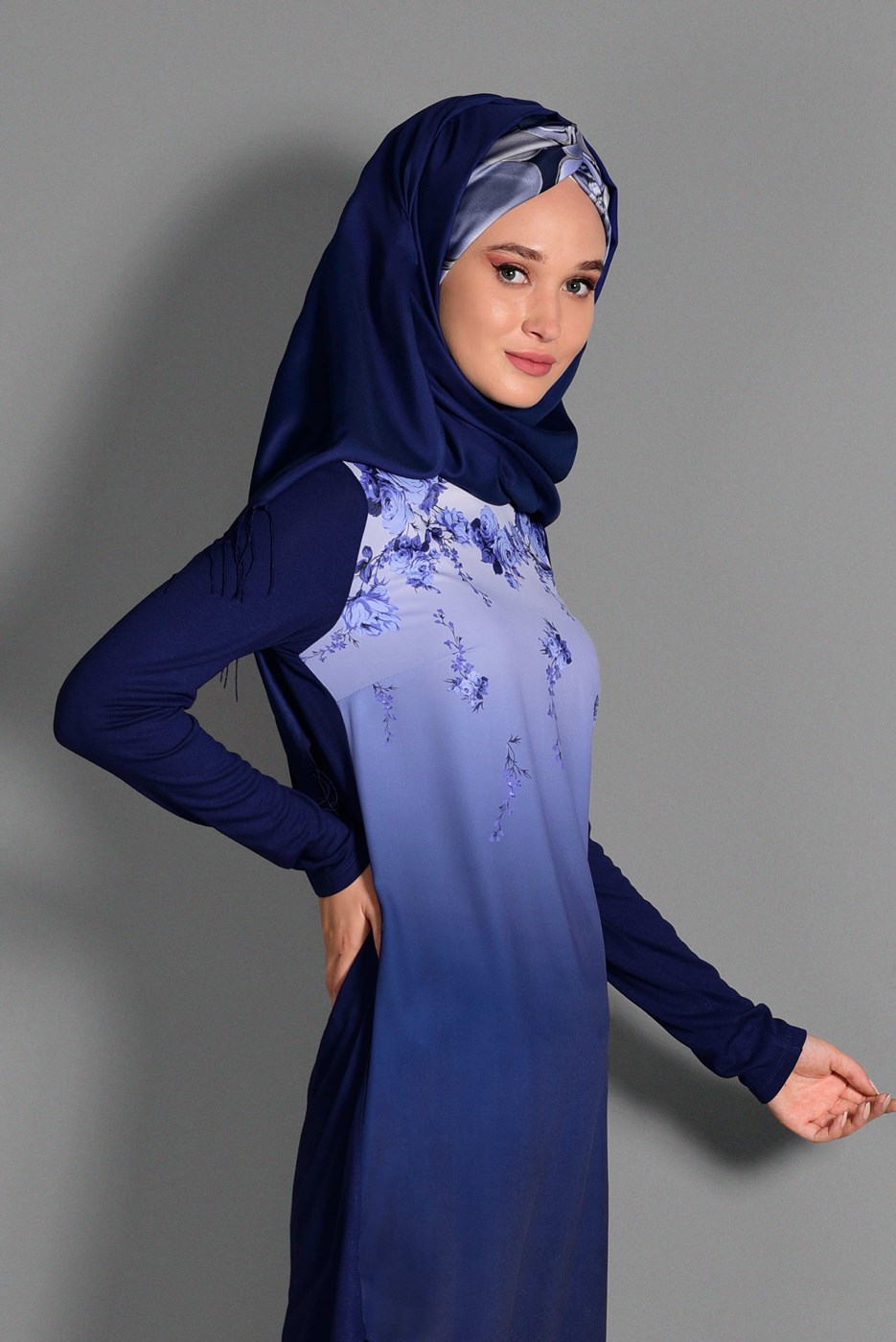 Tesettür giyim LACİVERT BASKI DETAYLI BİSİKLET YAKA TUNİK 4623