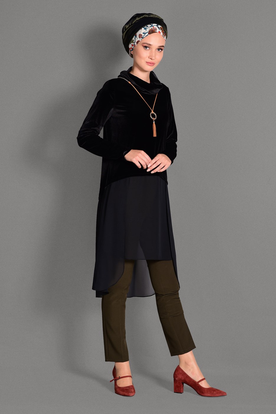 Tesettür giyim SİYAH HAKİM YAKA ETEK UCU TÜL KADİFE TUNİK 4678 
