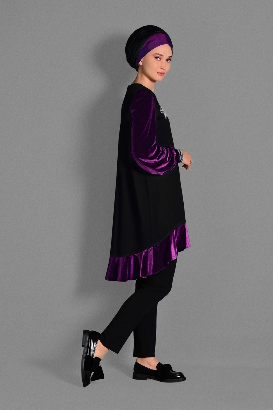 Tesettür giyim SİYAH KADİFE KUMAŞ DETAYLI TUNİK 4732 