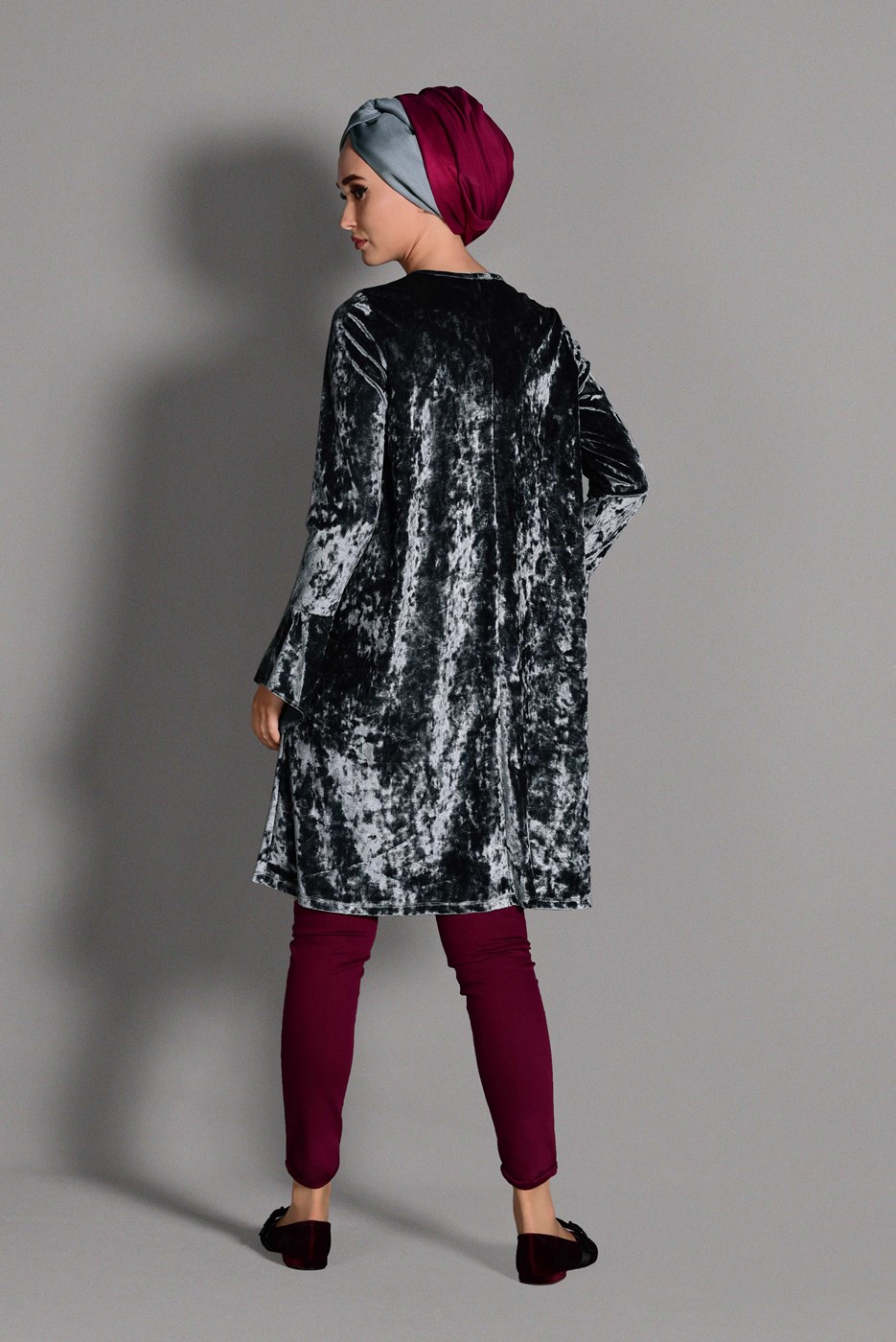 Tesettür giyim GRİ KOLLARI VOLANLI KADİFE TUNİK 4825 