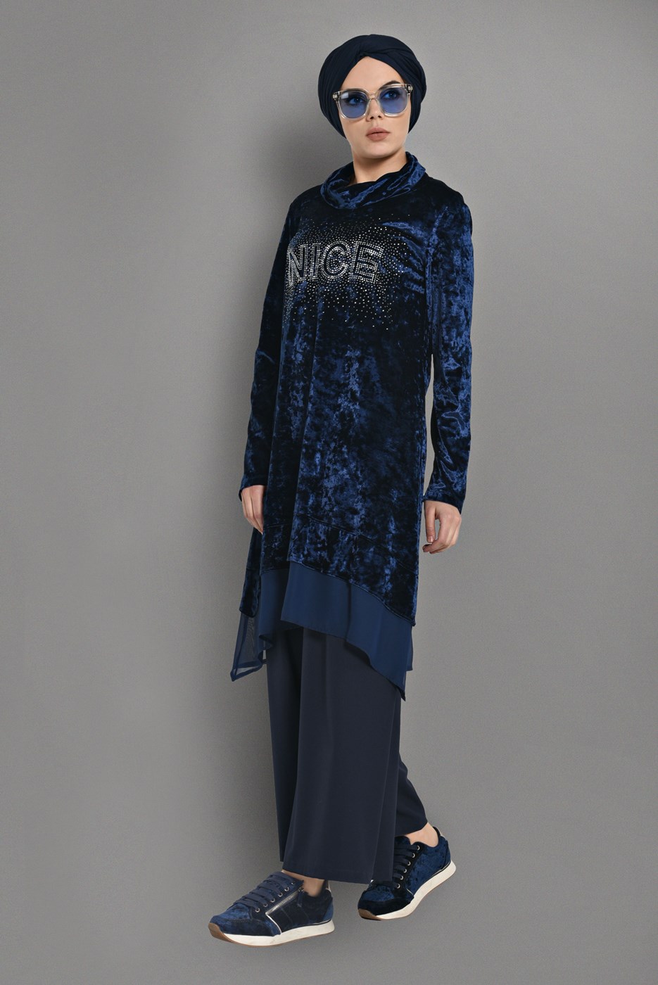 Tesettür giyim LACİVERT TAŞ BASKILI KADİFE TUNİK 4868 