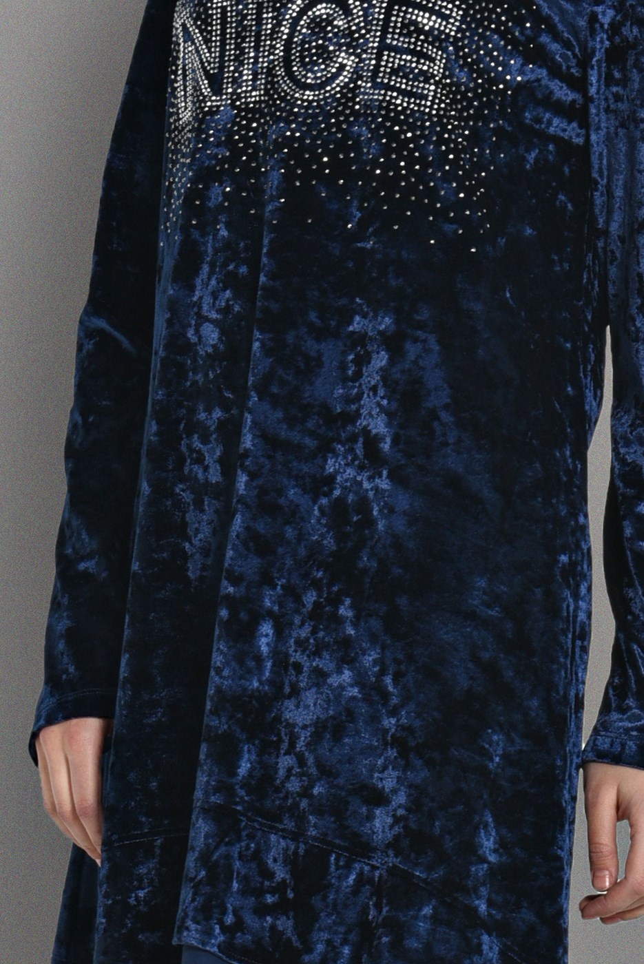 Tesettür giyim LACİVERT TAŞ BASKILI KADİFE TUNİK 4868 