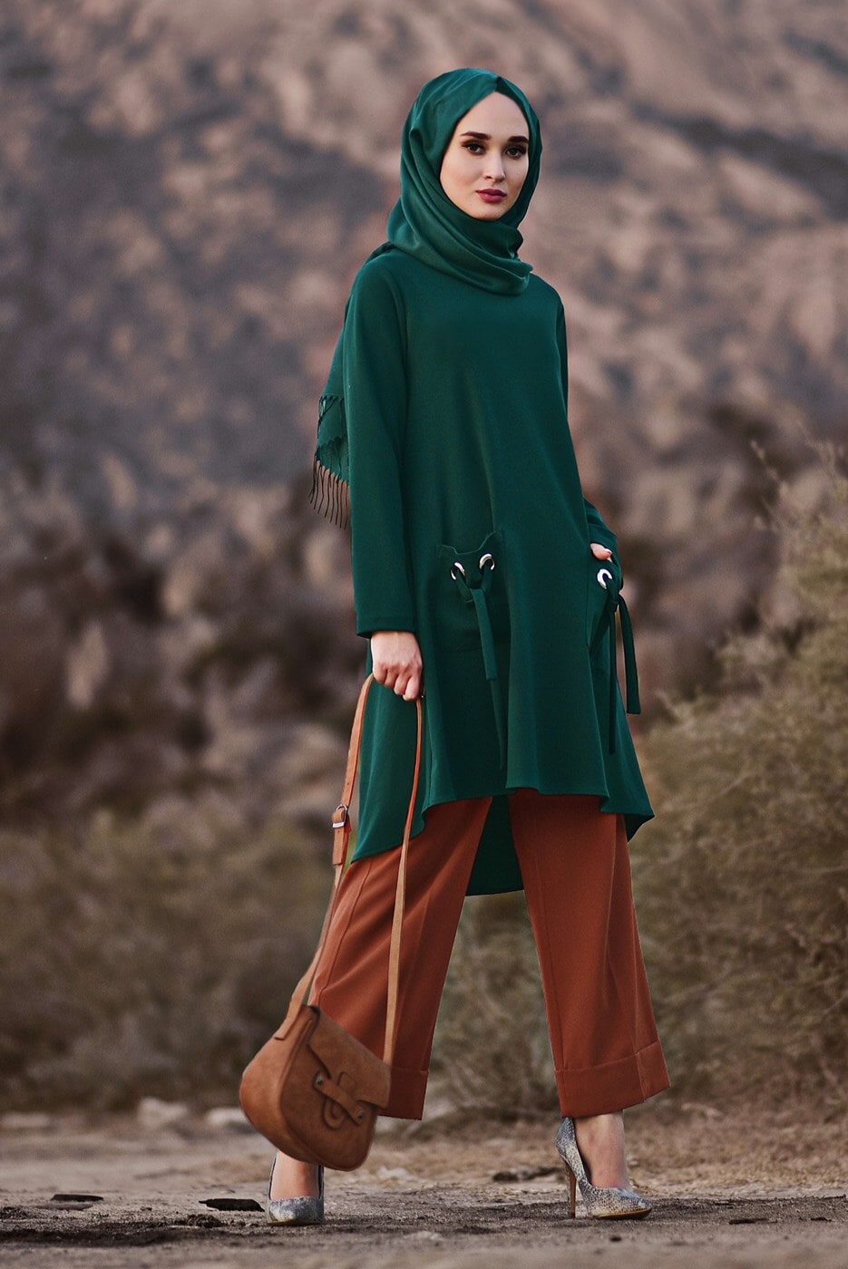 Tesettür giyim YEŞİL CEPLİ KUŞGÖZÜ DETAYLI TUNİK 4988