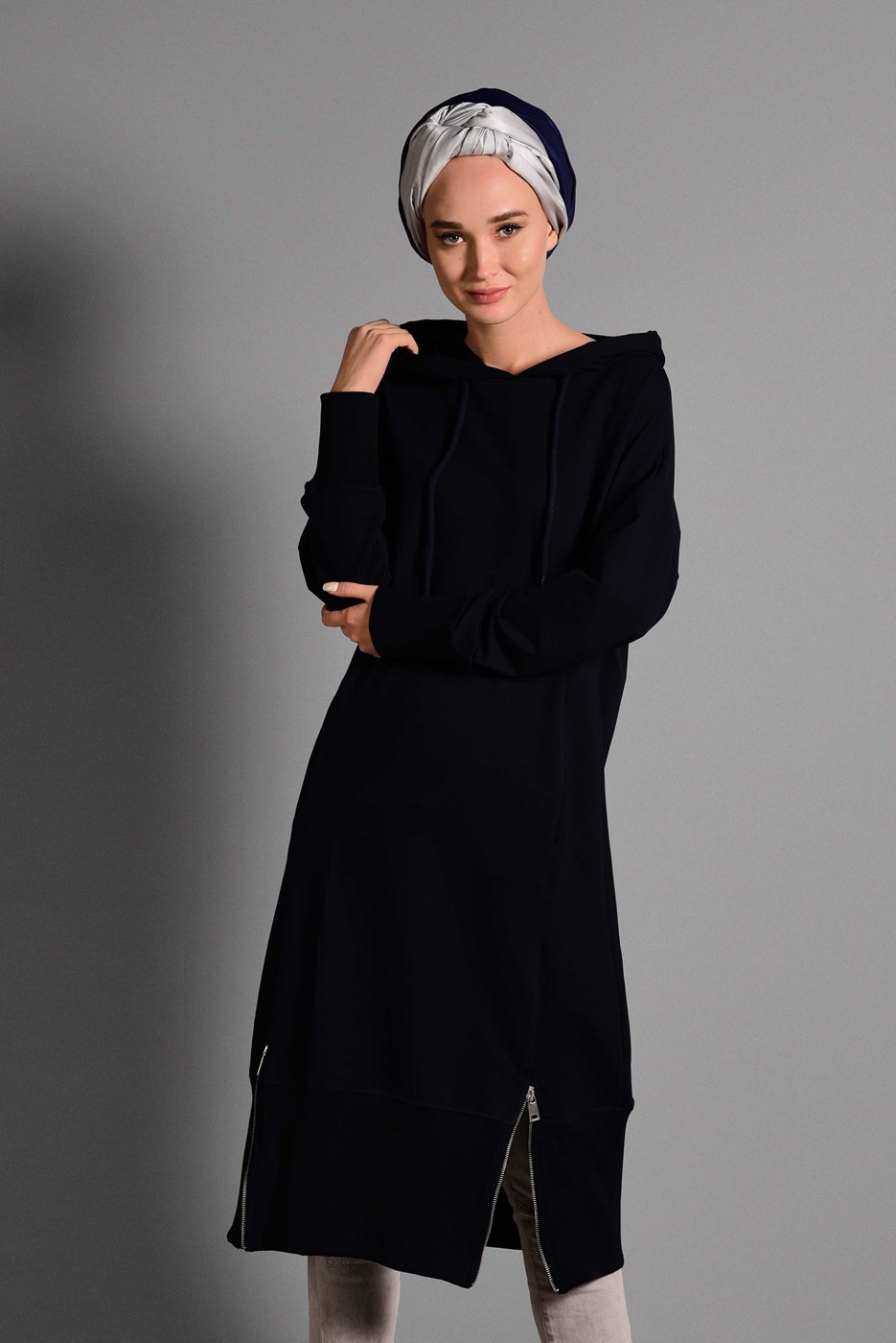 Tesettür giyim LACİVERT KAPÜŞONLU FERMUAR DETAYLI TUNİK 8918 