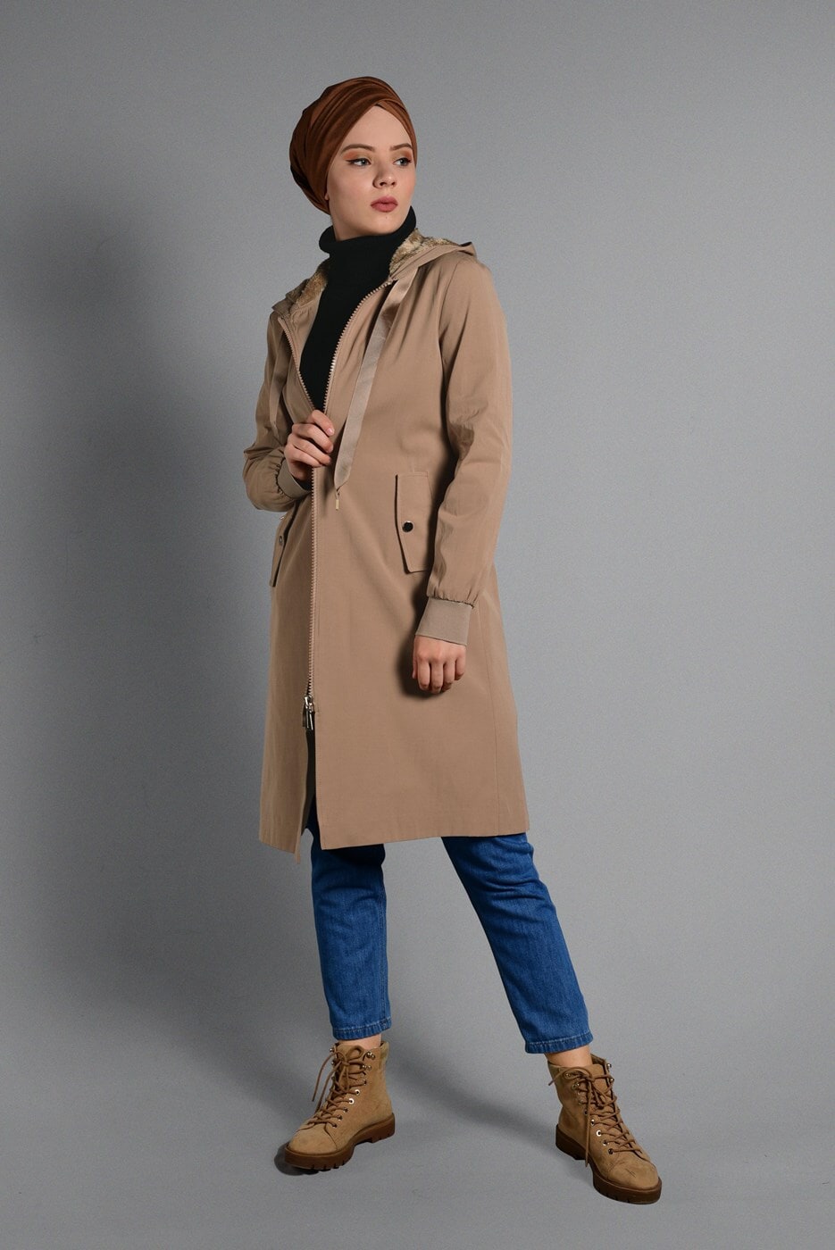 Tesettür giyim BEJ KAPÜŞONLU PELUŞ ASTARLI TRENÇKOT  41471