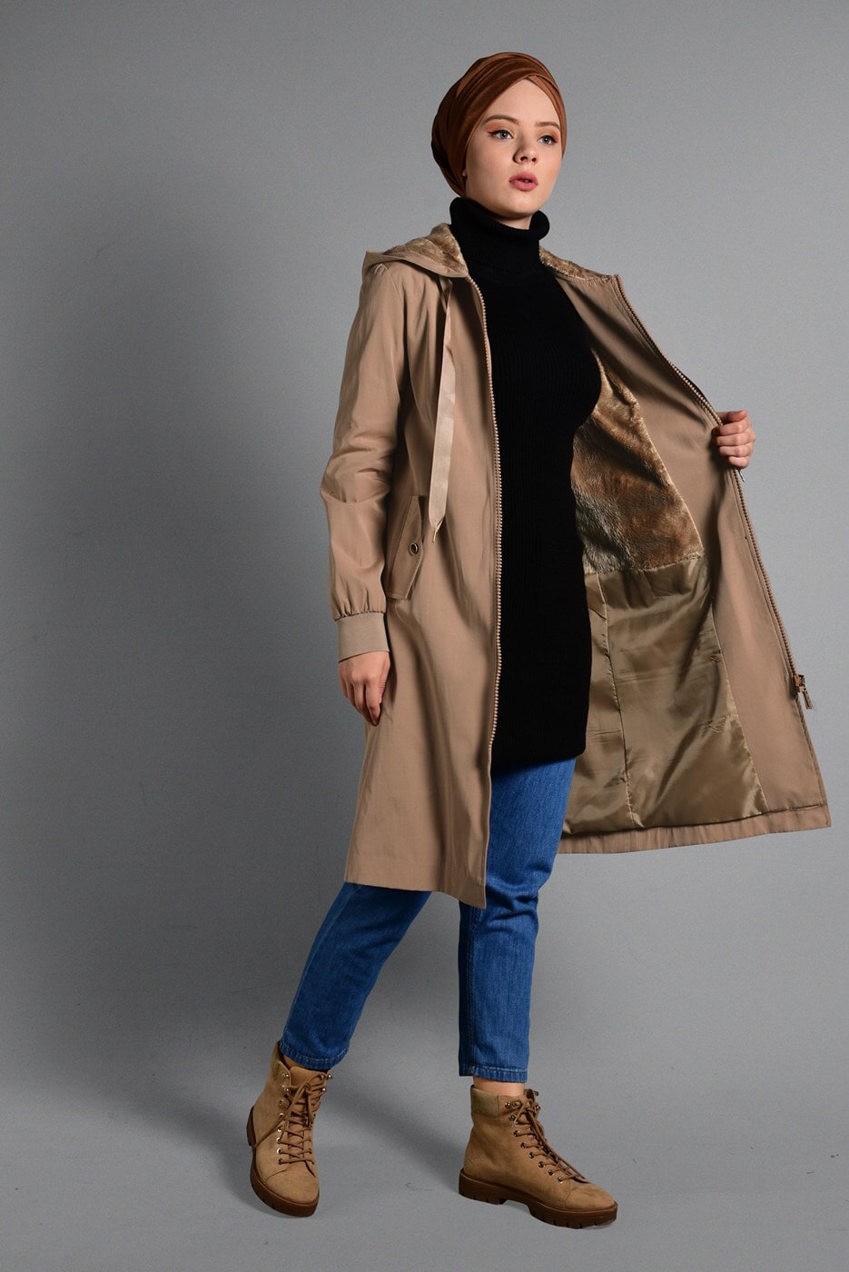 Tesettür giyim BEJ KAPÜŞONLU PELUŞ ASTARLI TRENÇKOT  41471