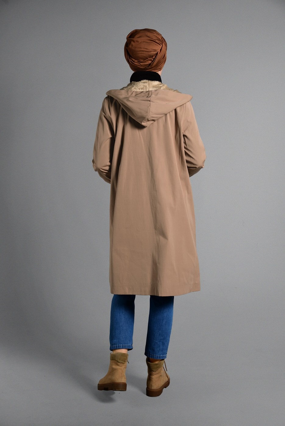 Tesettür giyim BEJ KAPÜŞONLU PELUŞ ASTARLI TRENÇKOT  41471