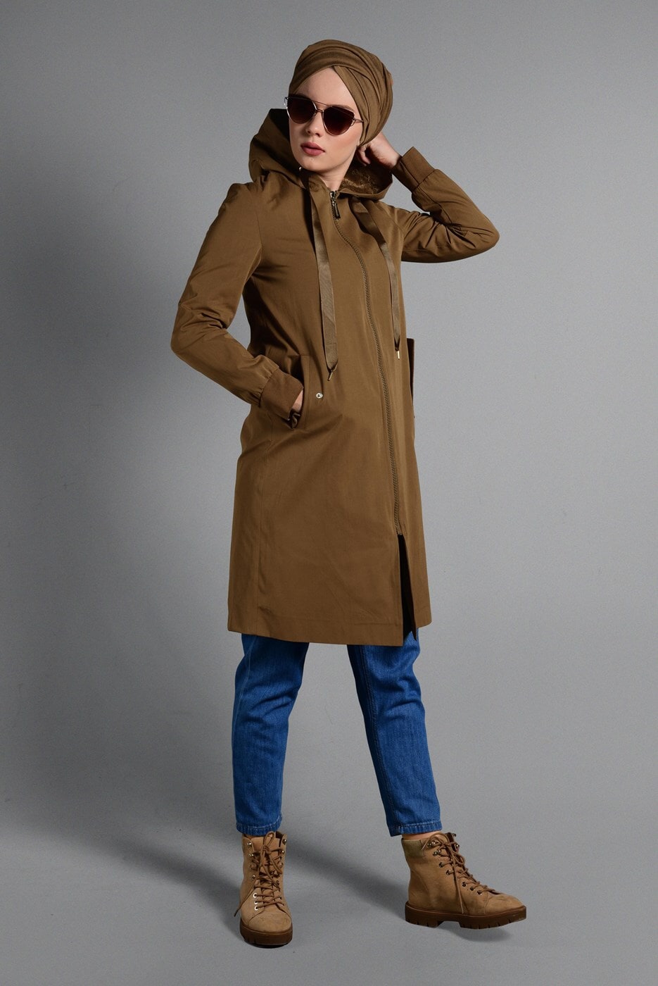 Tesettür giyim TABA KAPÜŞONLU PELUŞ ASTARLI TRENÇKOT  41471