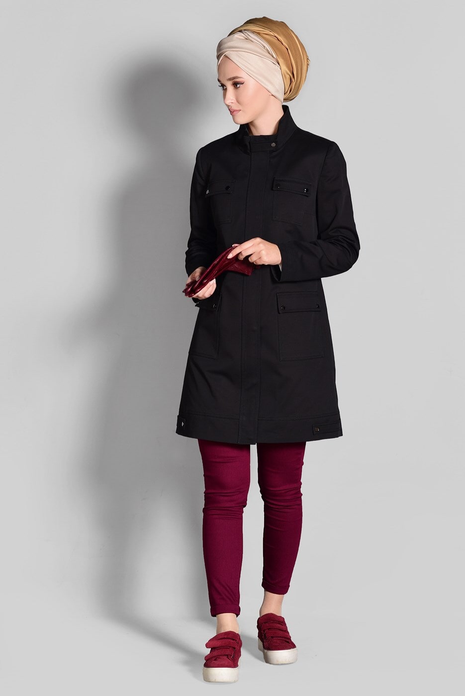 Tesettür giyim SİYAH PAMUKLU SIRTI NAKIŞ DETAYLI TRENÇKOT 1150 