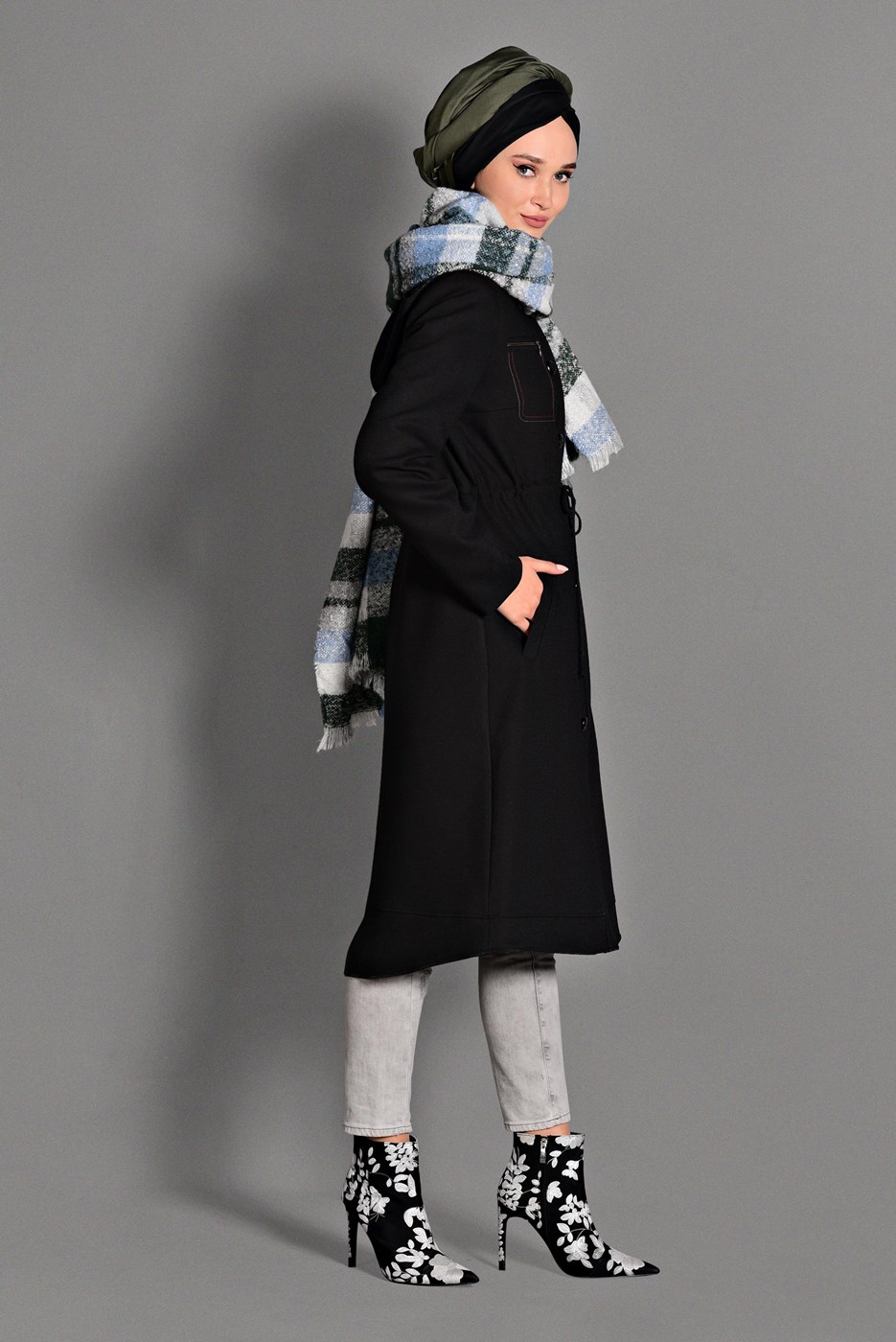 Tesettür giyim SİYAH DÜĞMELİ CEP DETAYLI TRENÇKOT 1157 