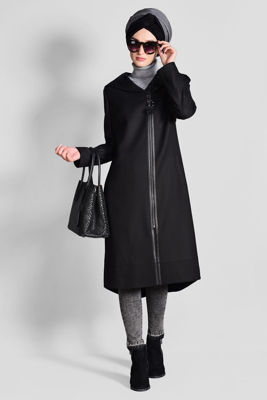 Tesettür giyim SİYAH KAPÜŞONLU FERMUARLI TRENÇKOT 1158 