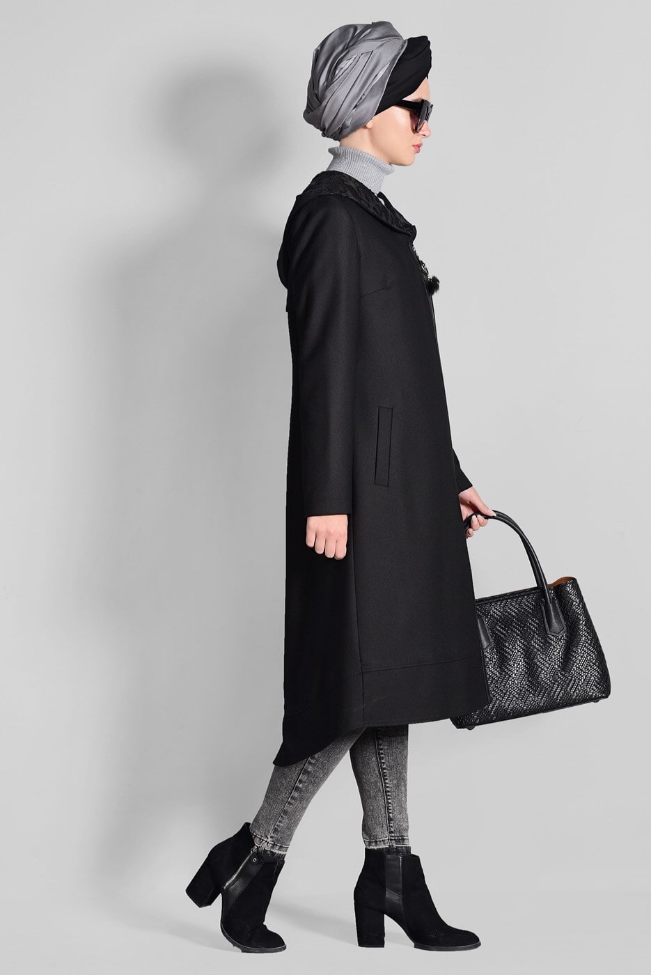 Tesettür giyim SİYAH KAPÜŞONLU FERMUARLI TRENÇKOT 1158 