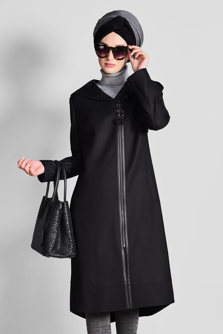 Tesettür giyim SİYAH KAPÜŞONLU FERMUARLI TRENÇKOT 1158 