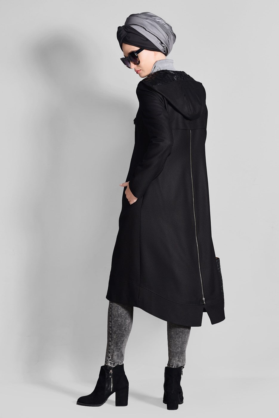 Tesettür giyim SİYAH KAPÜŞONLU FERMUARLI TRENÇKOT 1158 