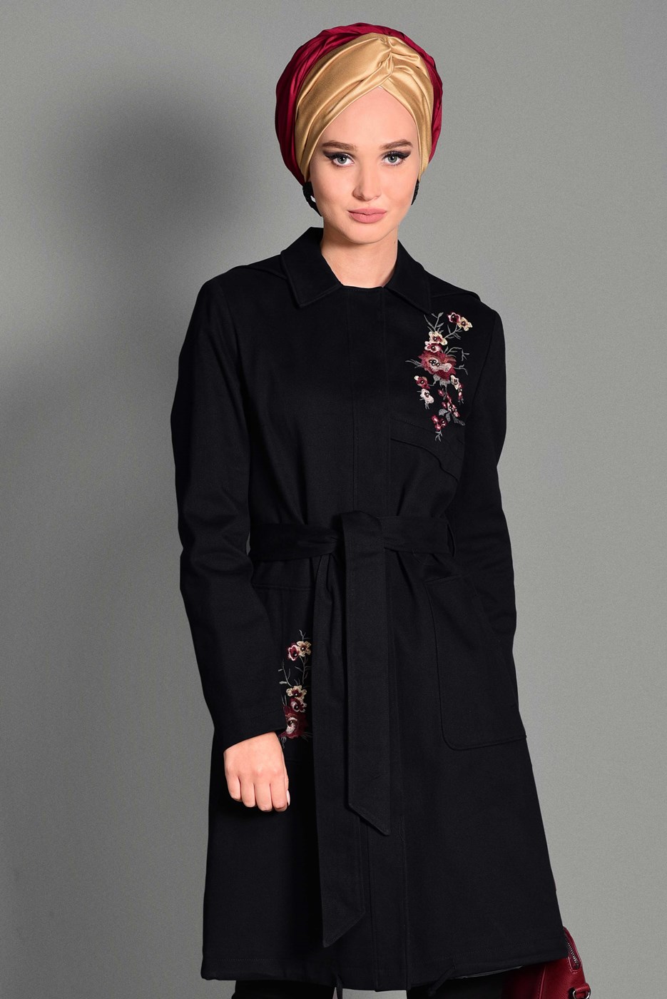 Tesettür giyim SİYAH NAKIŞ DETAYLI BELİ KUŞAKLI TRENÇKOT 1159 