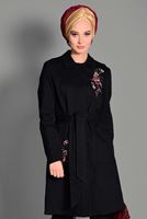 Tesettür giyim SİYAH NAKIŞ DETAYLI BELİ KUŞAKLI TRENÇKOT 1159 