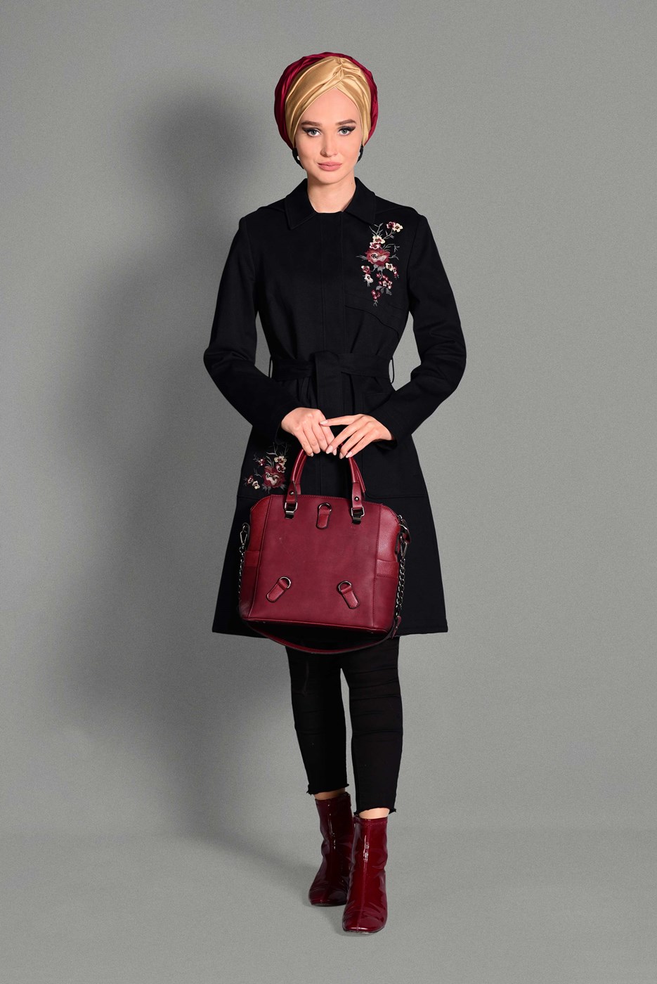 Tesettür giyim SİYAH NAKIŞ DETAYLI BELİ KUŞAKLI TRENÇKOT 1159 