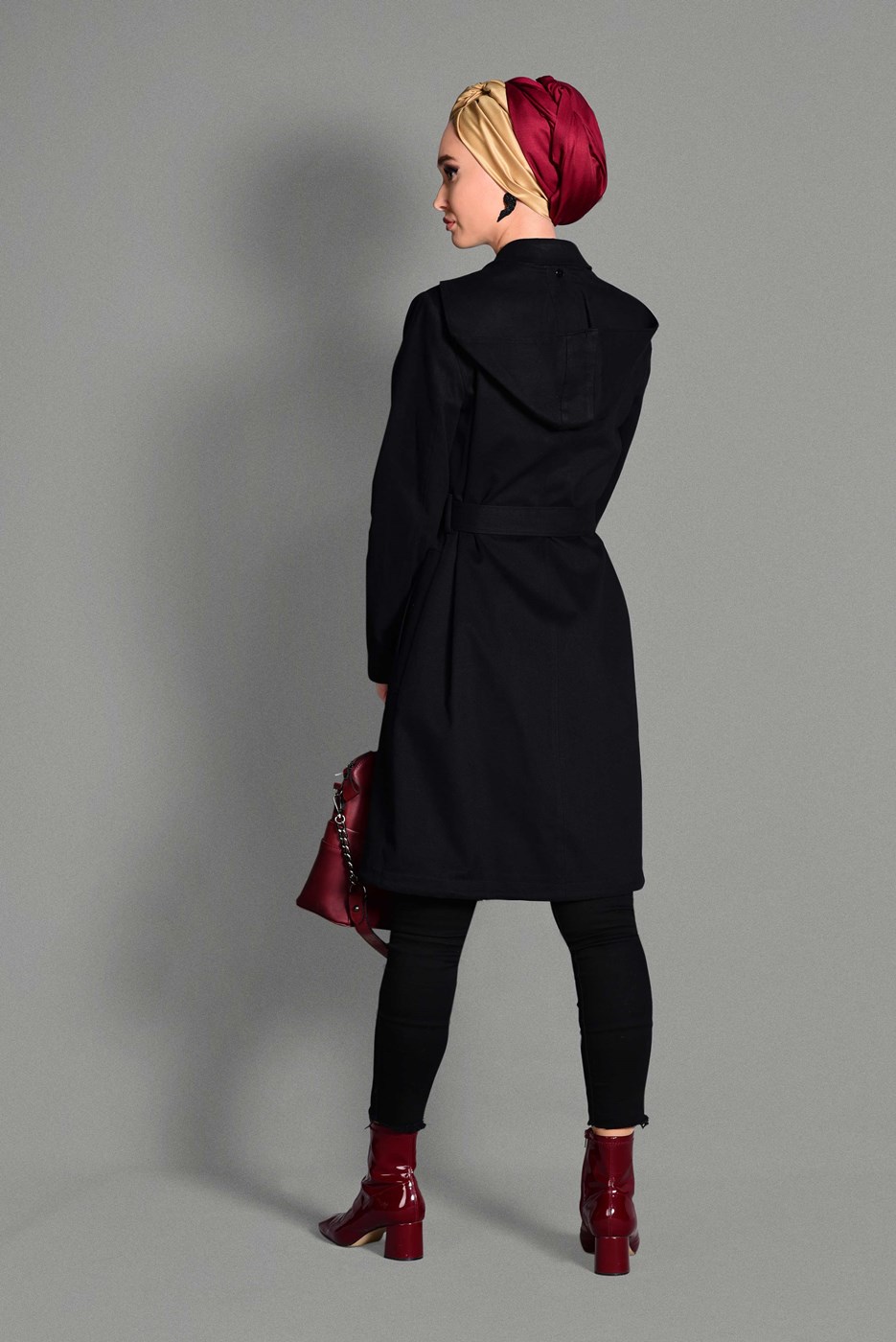 Tesettür giyim SİYAH NAKIŞ DETAYLI BELİ KUŞAKLI TRENÇKOT 1159 