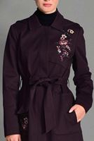 Tesettür giyim BORDO NAKIŞ DETAYLI BELİ KUŞAKLI TRENÇKOT 1159 