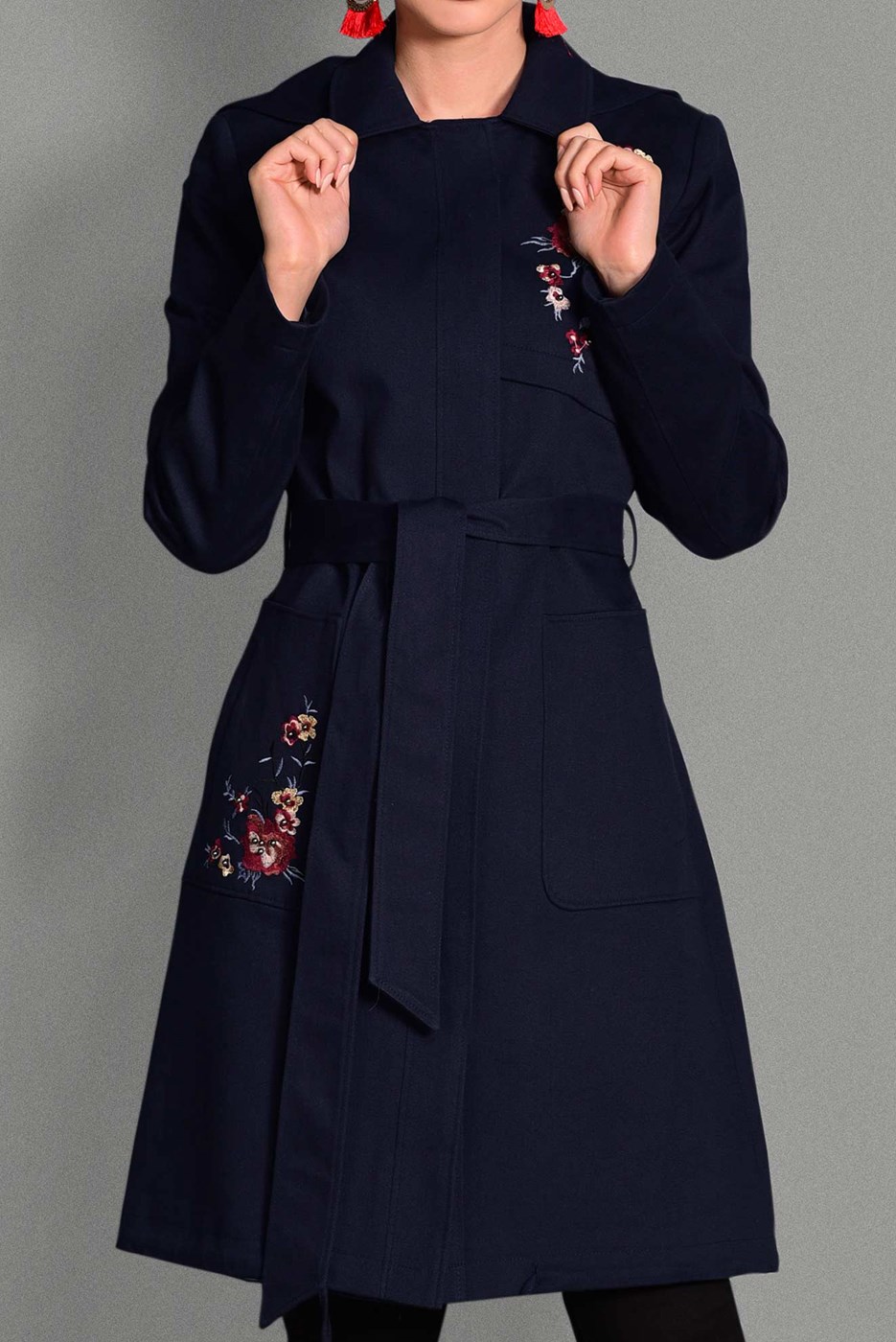 Tesettür giyim LACİVERT NAKIŞ DETAYLI BELİ KUŞAKLI TRENÇKOT 1159