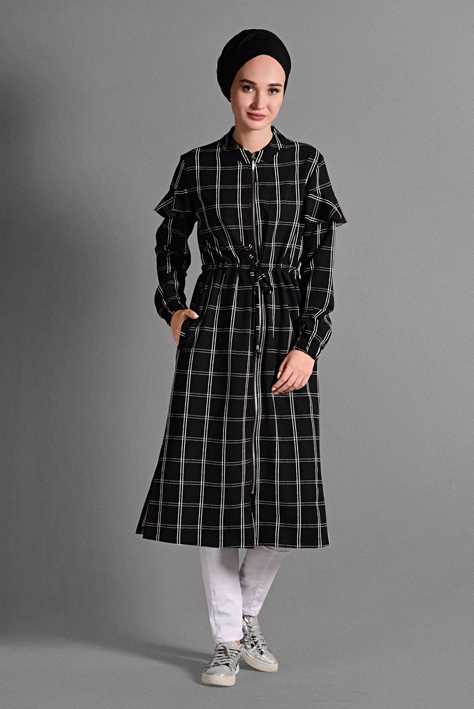 Tesettür giyim SİYAH KOLLARI VOLANLI FERMUARLI TRENÇKOT 2506 