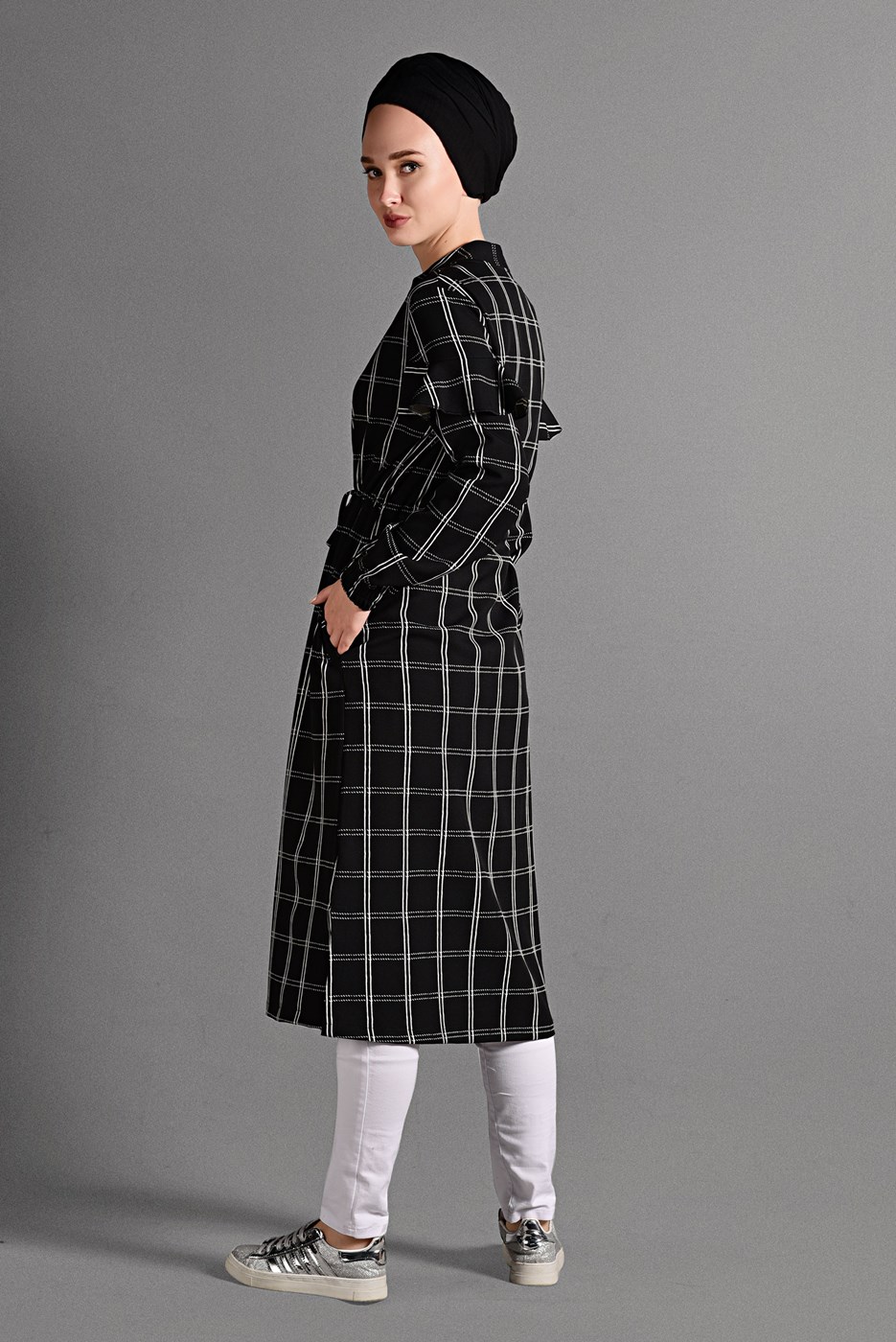 Tesettür giyim SİYAH KOLLARI VOLANLI FERMUARLI TRENÇKOT 2506 