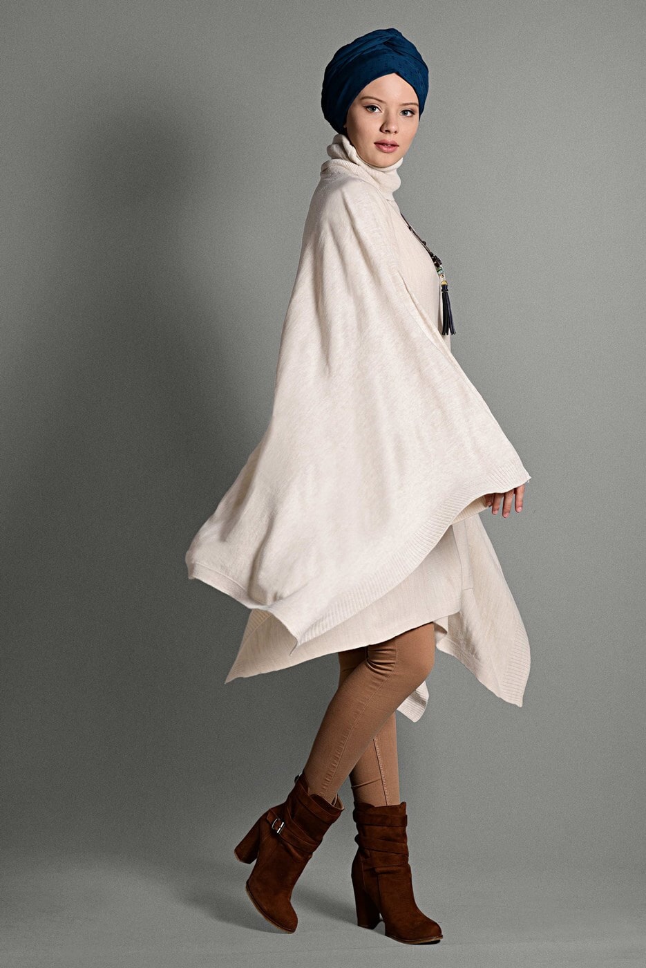 Tesettür giyim BEJ BALIKÇI YAKA SALAŞ PANÇO 89101 