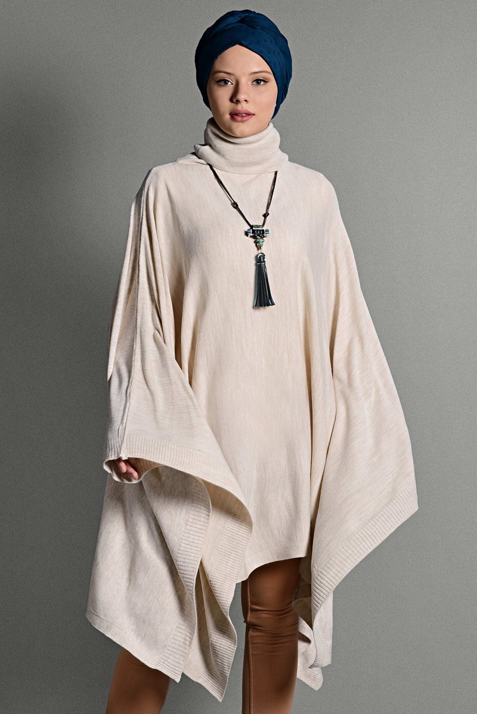 Tesettür giyim BEJ BALIKÇI YAKA SALAŞ PANÇO 89101 