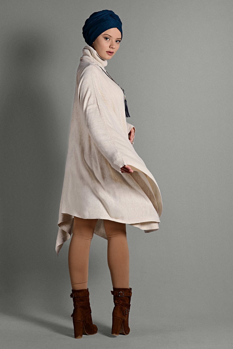 Tesettür giyim BEJ BALIKÇI YAKA SALAŞ PANÇO 89101 