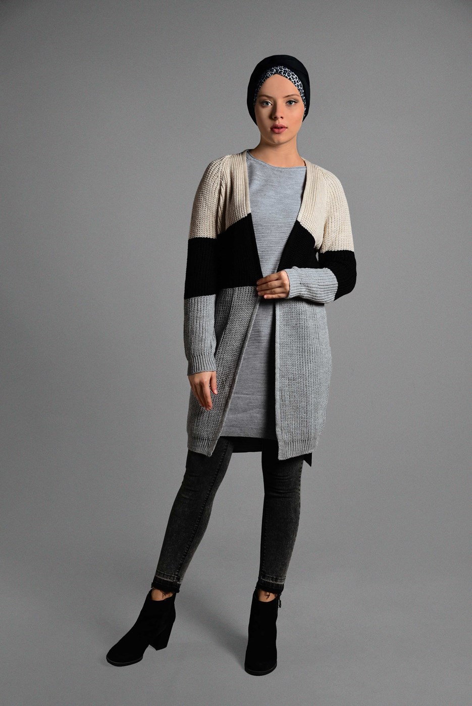 Tesettür giyim SİYAH RENKLİ TRİKO HIRKA 1919 