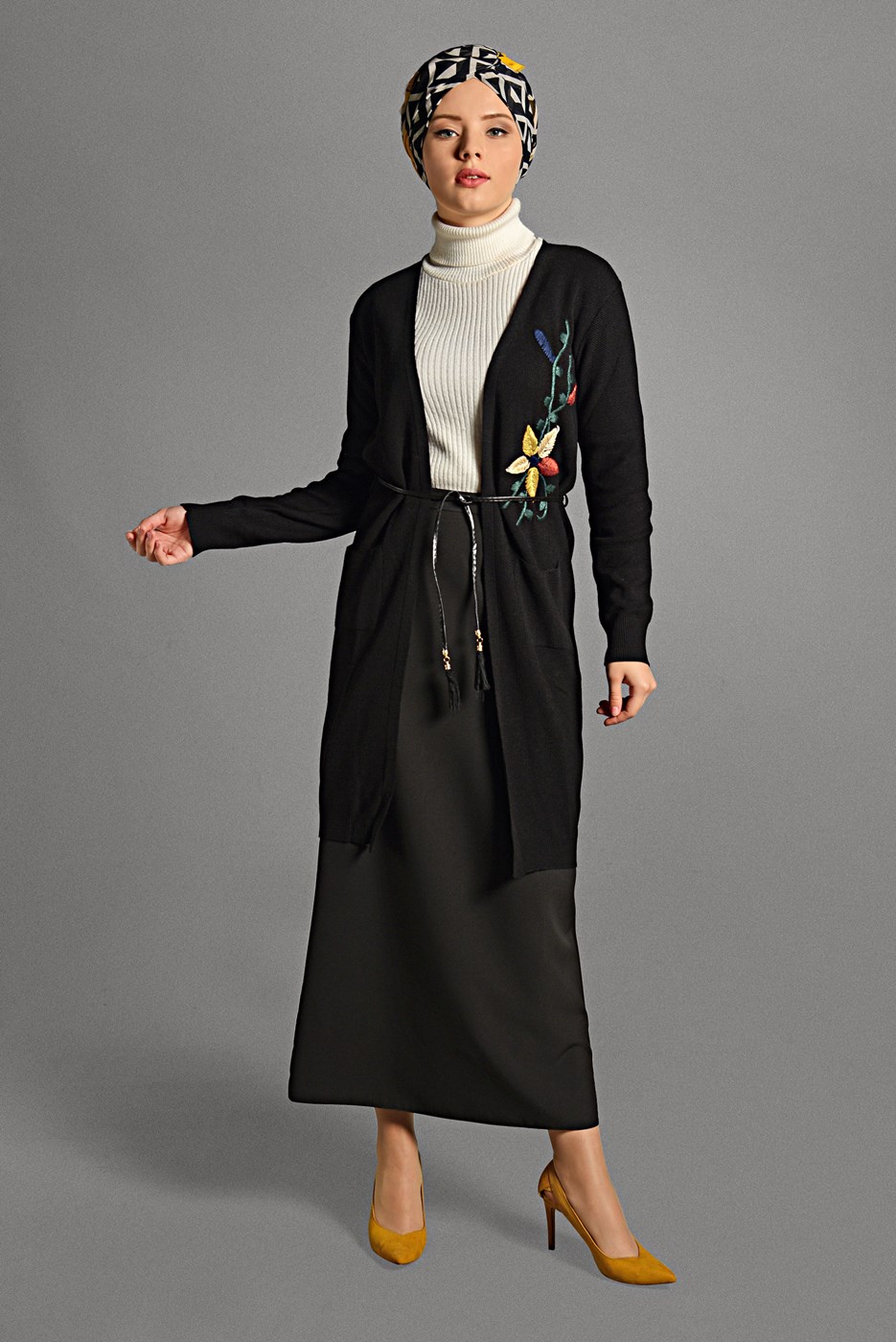 Tesettür giyim SİYAH NAKIŞLI TRİKO HIRKA 2619