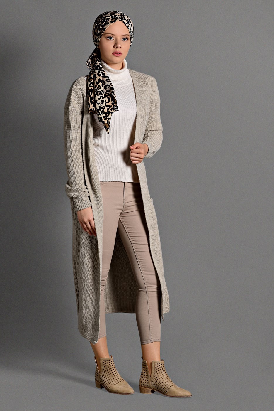 Tesettür giyim BEJ CEPLİ TRİKO HIRKA 3719