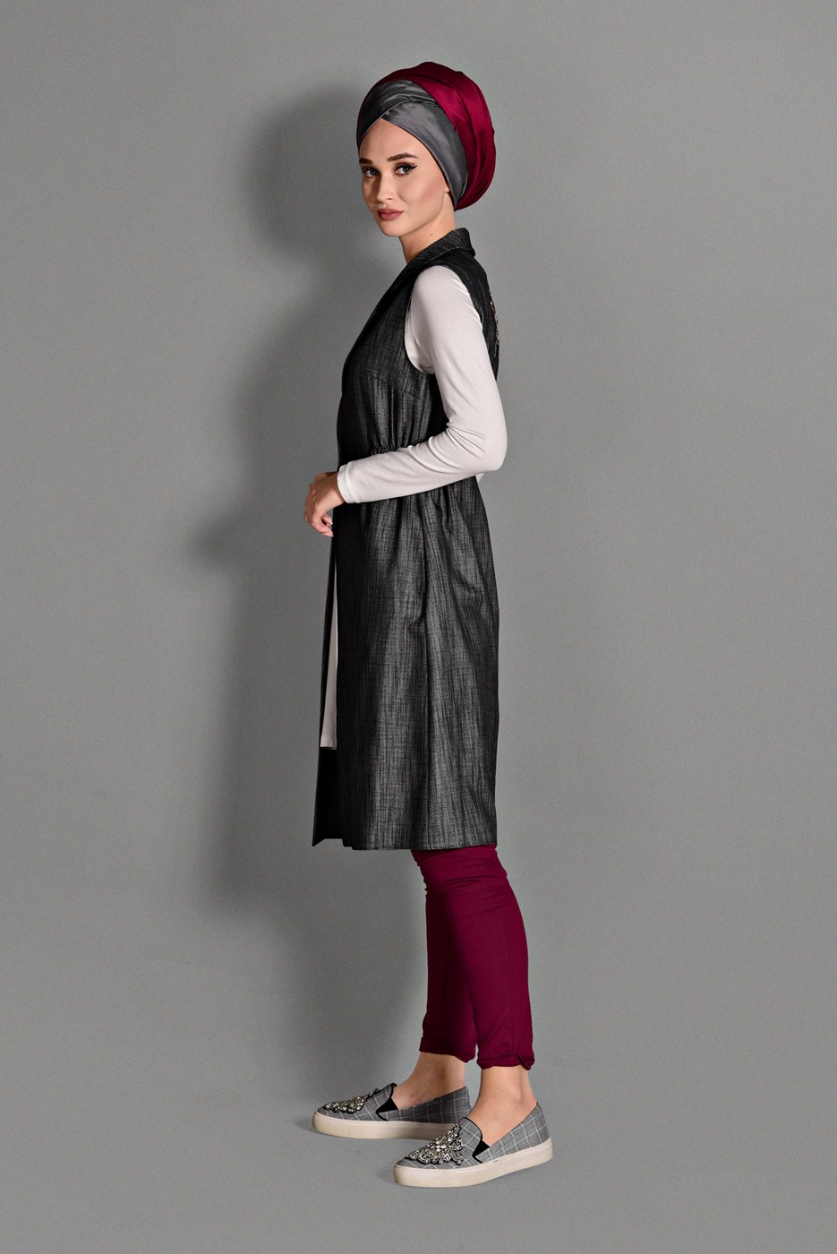 Tesettür giyim SİYAH SIRTI NAKIŞ DETAYLI YELEK 4749 