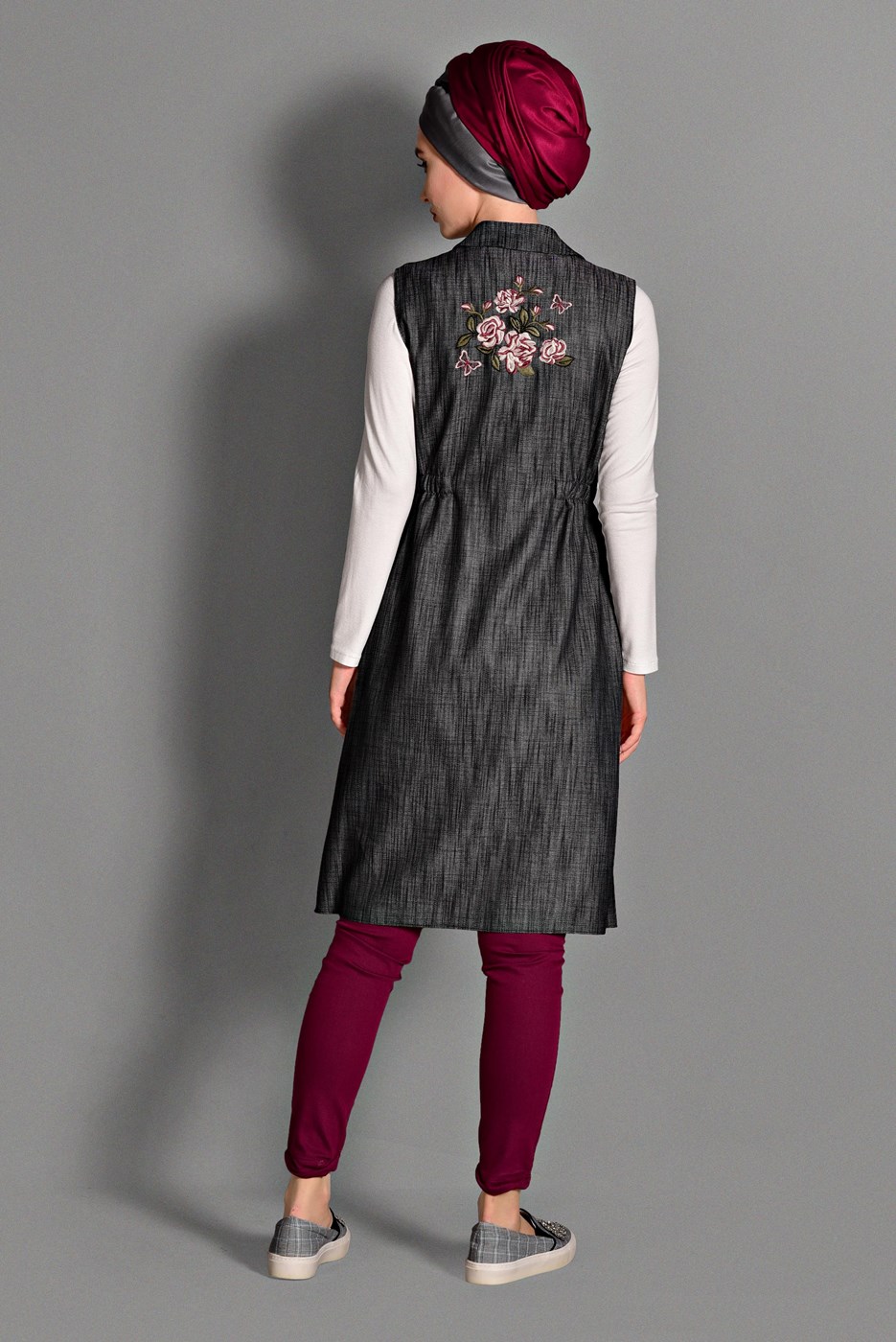 Tesettür giyim SİYAH SIRTI NAKIŞ DETAYLI YELEK 4749 