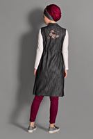 Tesettür giyim SİYAH SIRTI NAKIŞ DETAYLI YELEK 4749 