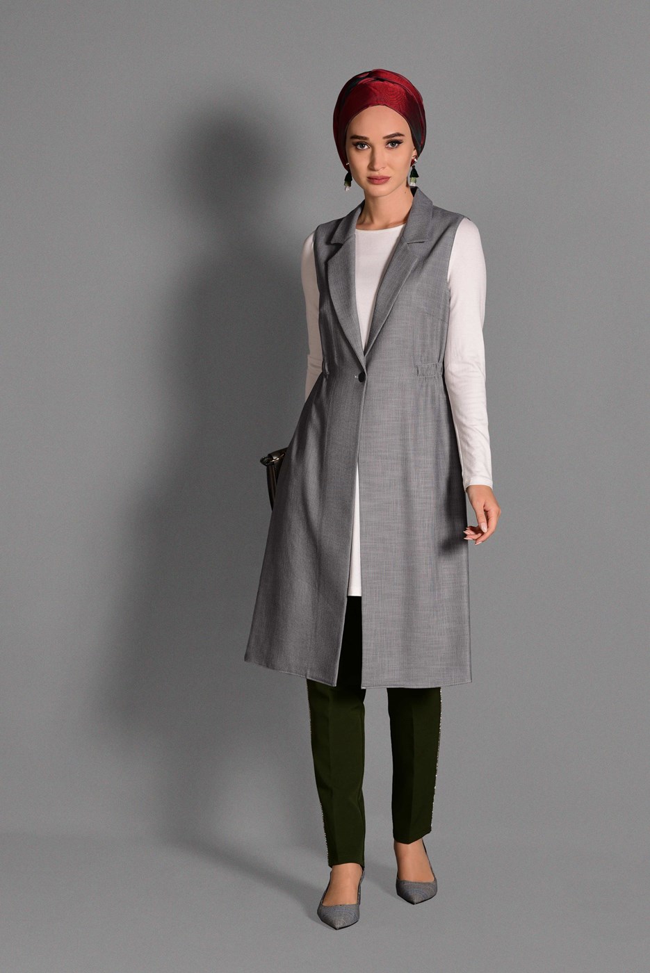 Tesettür giyim GRİ SIRTI NAKIŞ DETAYLI YELEK 4749 