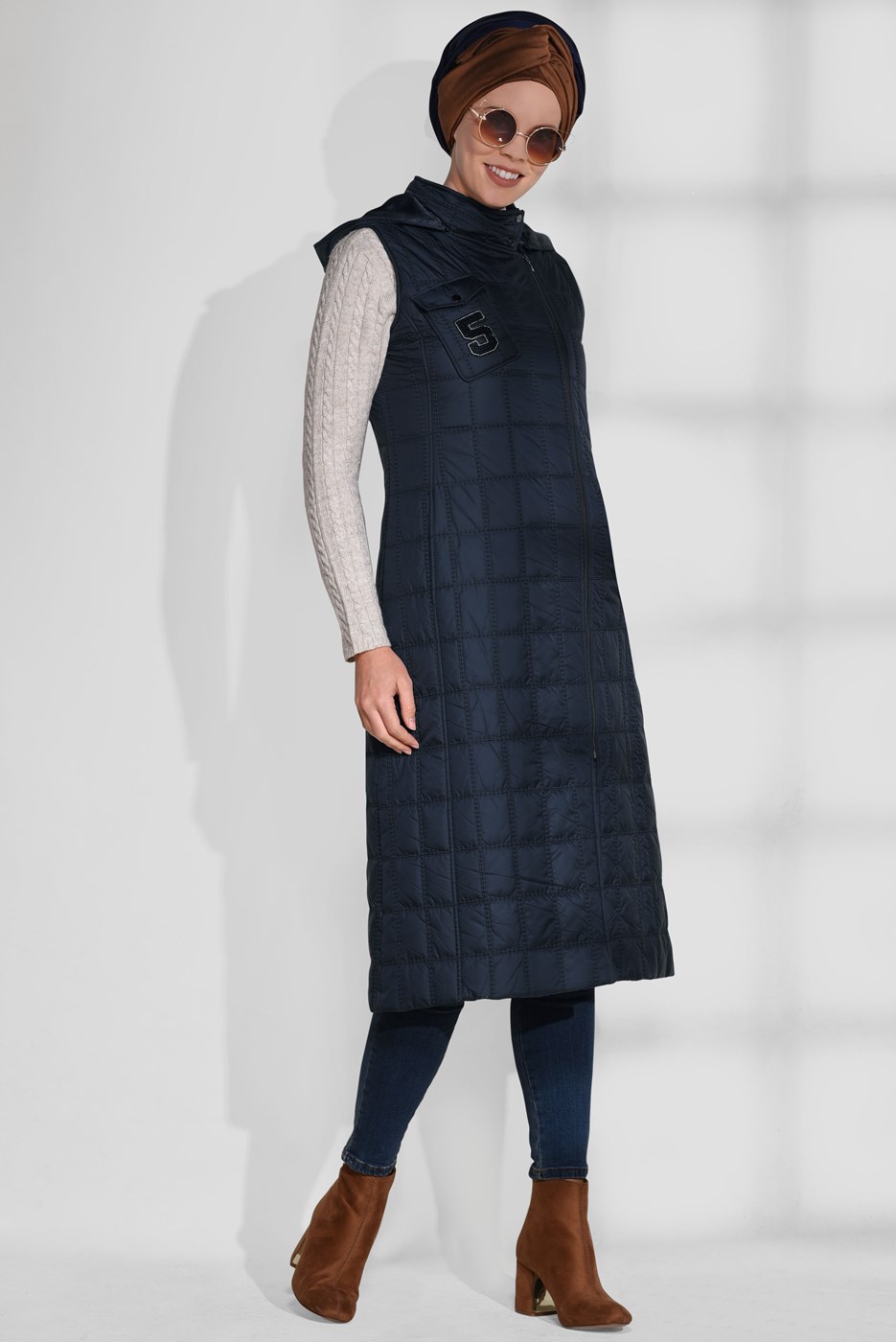 Tesettür giyim LACİVERT KAPÜŞONLU KAPİTONE YELEK 9737 