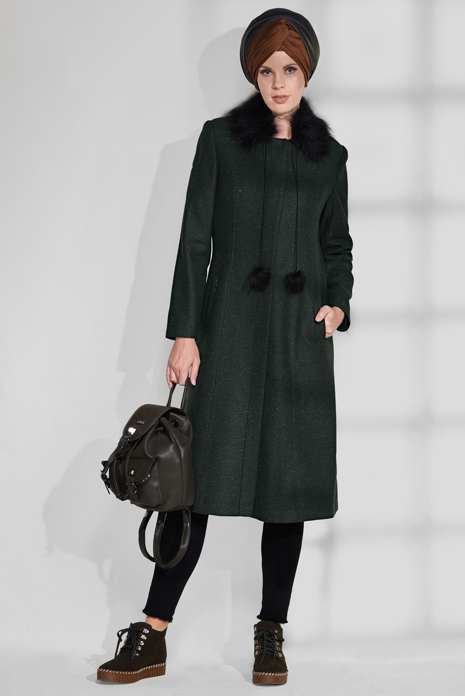 Tesettür giyim HAKİ YAKASI KÜRKLÜ KEÇE KABAN 9740 