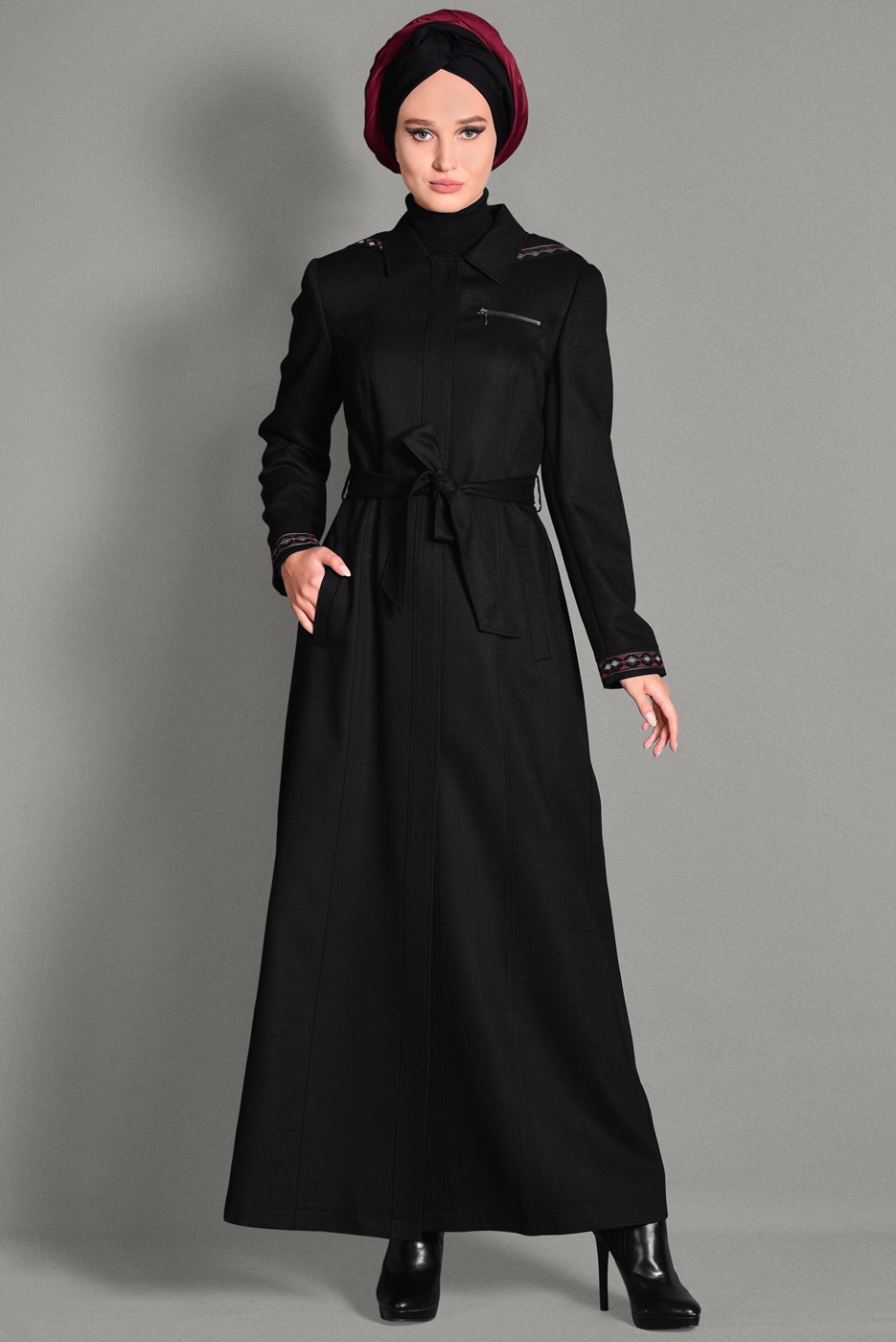 Tesettür giyim SİYAH GİZLİ DÜĞMELİ NAKIŞLI PARDESÜ 1131 