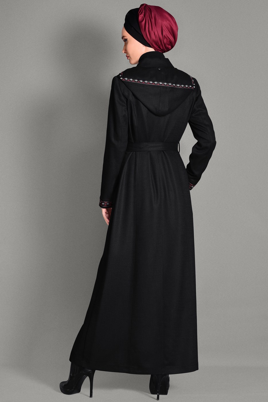 Tesettür giyim SİYAH GİZLİ DÜĞMELİ NAKIŞLI PARDESÜ 1131 